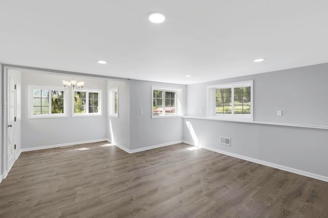 52 Deerpath Road, Deer Park, IL 60010