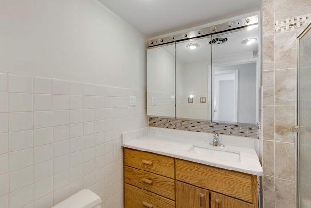 52 Deerpath Road, Deer Park, IL 60010