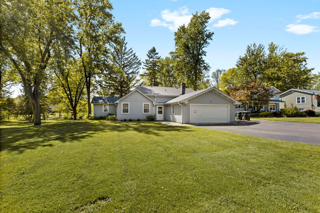 52 Deerpath Road, Deer Park, IL 60010