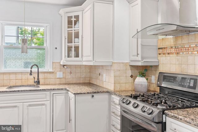 408 SUMMIT AVE, Fort Washington, PA 19034