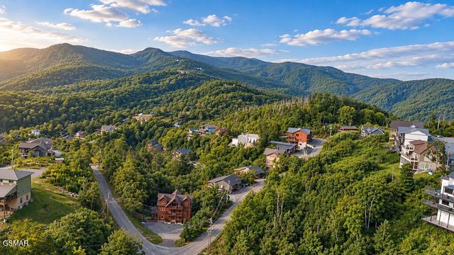 741 Chestnut Drive, Gatlinburg, TN 37738