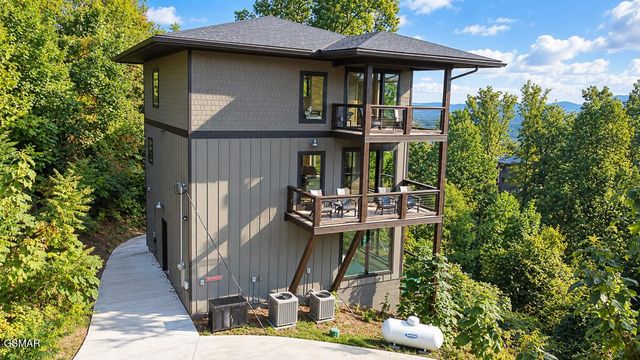 741 Chestnut Drive, Gatlinburg, TN 37738