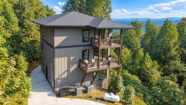 741 Chestnut Drive, Gatlinburg, TN 37738