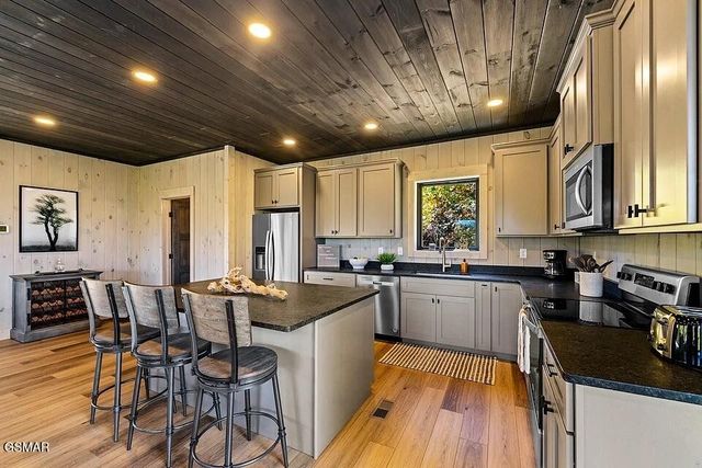 741 Chestnut Drive, Gatlinburg, TN 37738