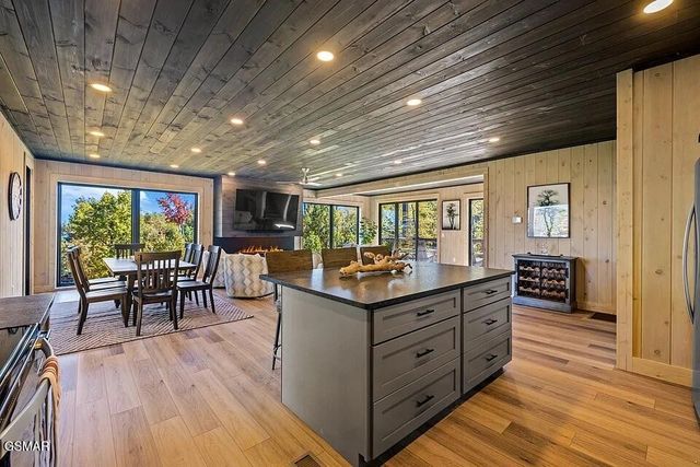 741 Chestnut Drive, Gatlinburg, TN 37738