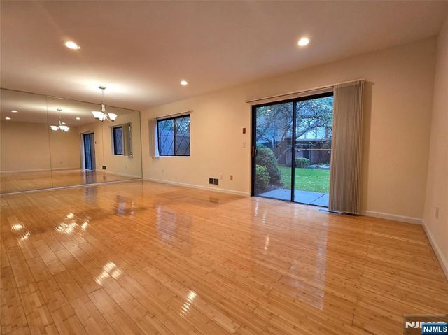 18 Linwood Avenue T008, Cresskill, NJ 07626