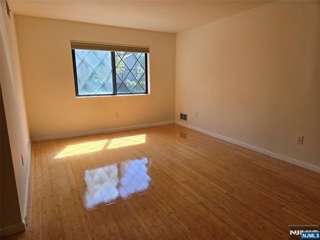 18 Linwood Avenue T008, Cresskill, NJ 07626