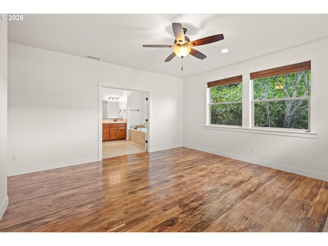 15930 AMES St, Oregon City, OR 97045