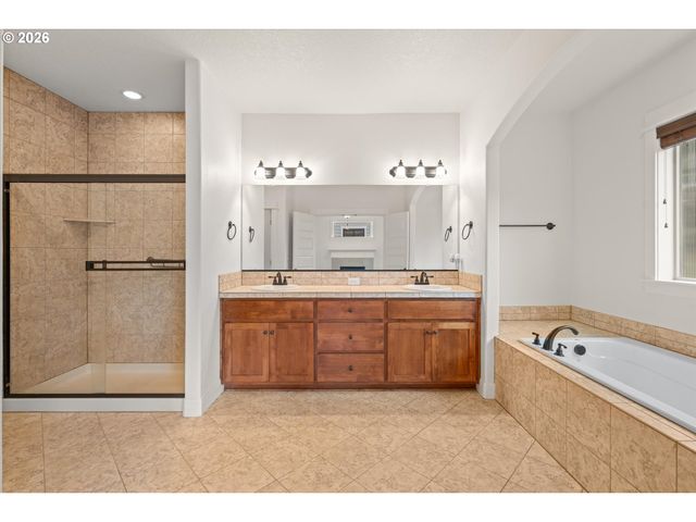 15930 AMES St, Oregon City, OR 97045