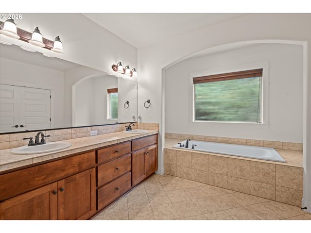 15930 AMES St, Oregon City, OR 97045