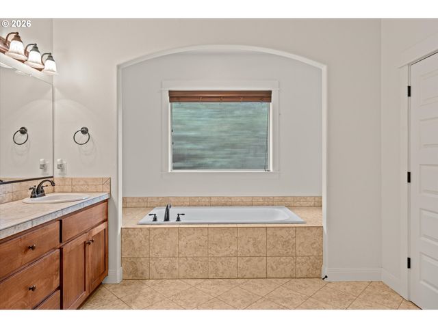 15930 AMES St, Oregon City, OR 97045