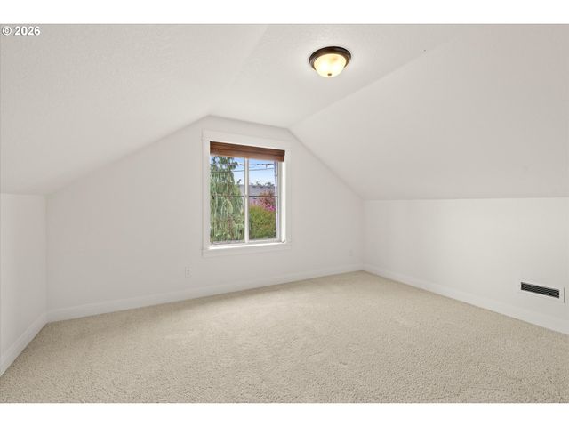 15930 AMES St, Oregon City, OR 97045