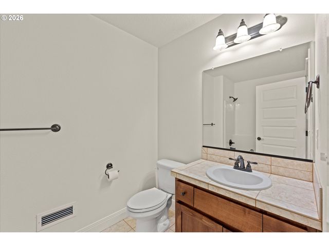 15930 AMES St, Oregon City, OR 97045