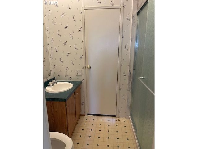 328 S STATE St, Sutherlin, OR 97479