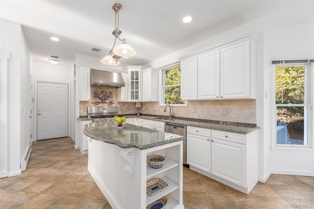 15 Kingfish Court, Riverhead, NY 11901