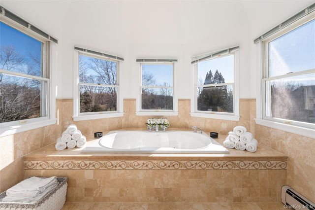 15 Kingfish Court, Riverhead, NY 11901