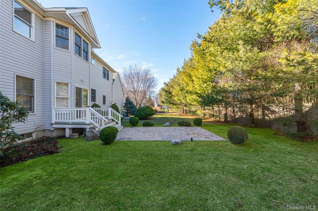 15 Kingfish Court, Riverhead, NY 11901