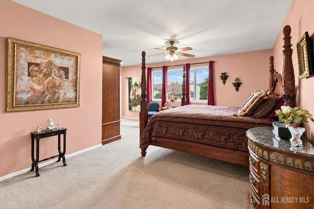 18 Oxford Lane, Middletown, NJ 07748