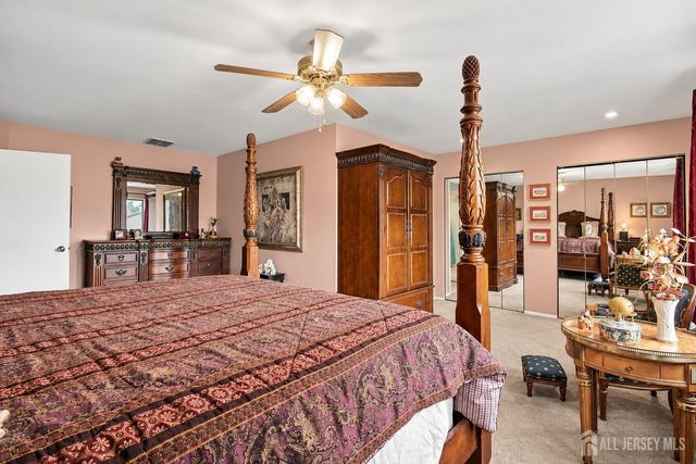 18 Oxford Lane, Middletown, NJ 07748