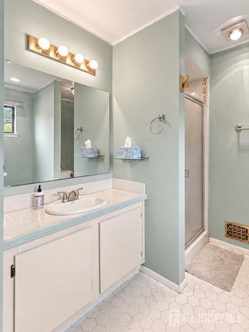 18 Oxford Lane, Middletown, NJ 07748