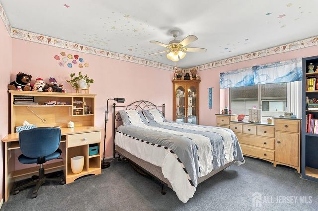 18 Oxford Lane, Middletown, NJ 07748