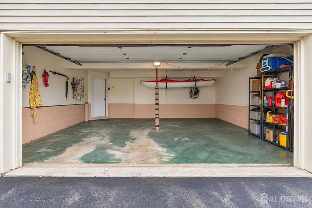 18 Oxford Lane, Middletown, NJ 07748