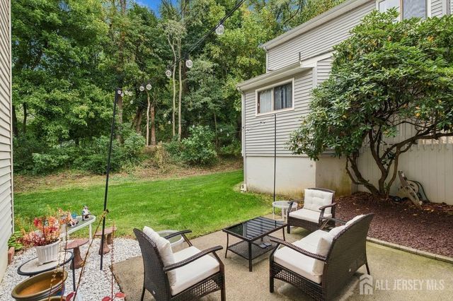 18 Oxford Lane, Middletown, NJ 07748