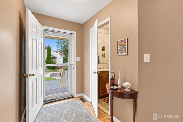 18 Oxford Lane, Middletown, NJ 07748