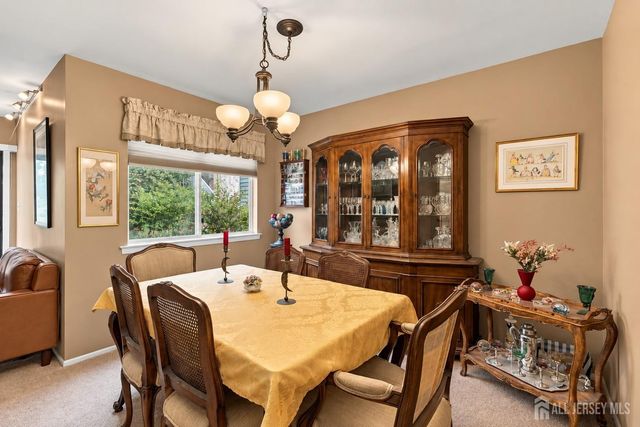 18 Oxford Lane, Middletown, NJ 07748