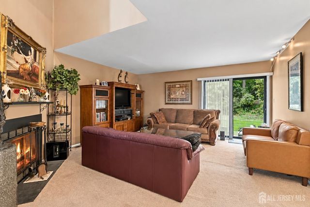 18 Oxford Lane, Middletown, NJ 07748