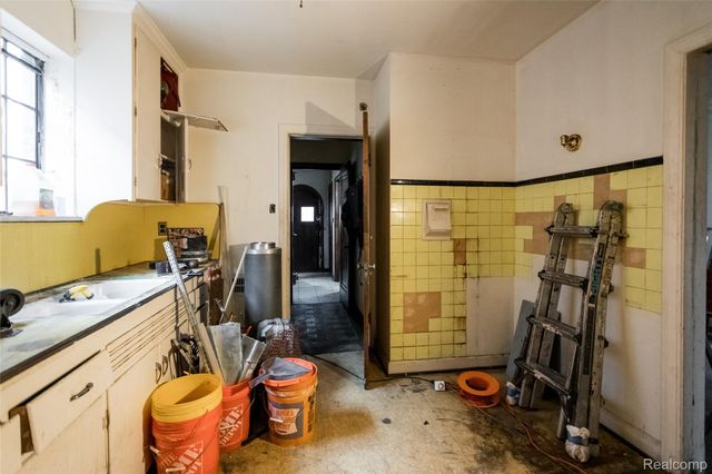 16766 Greenlawn Street, Detroit, MI 48221