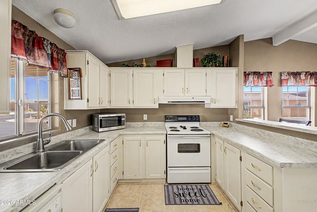 886 E Eagle Drive, San Tan Valley, AZ 85140 — photo 2