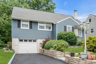 21 McGuire Street, Metuchen, NJ 08840