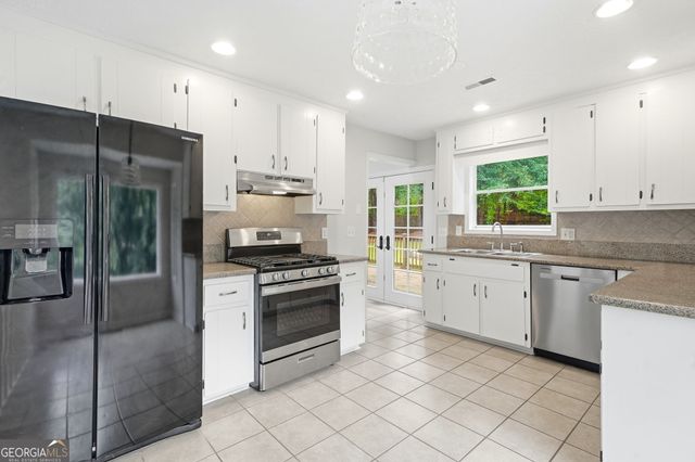 585 Rivercrest Drive, Woodstock, GA 30188