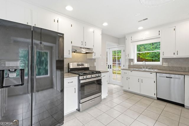 585 Rivercrest Drive, Woodstock, GA 30188