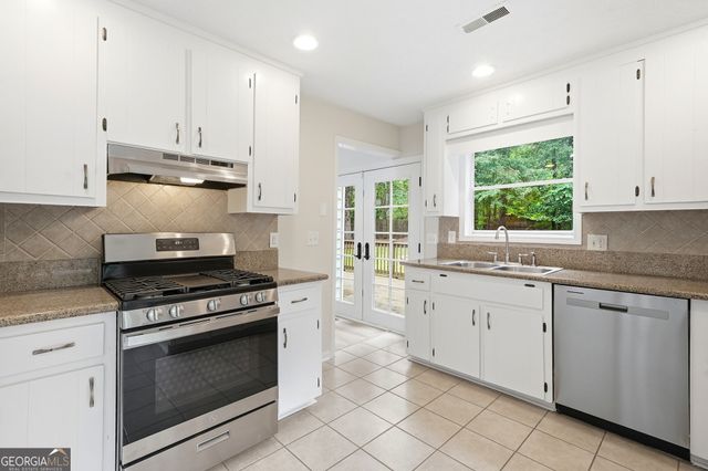 585 Rivercrest Drive, Woodstock, GA 30188