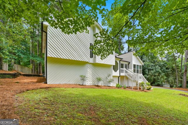 585 Rivercrest Drive, Woodstock, GA 30188