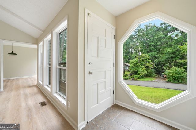 585 Rivercrest Drive, Woodstock, GA 30188