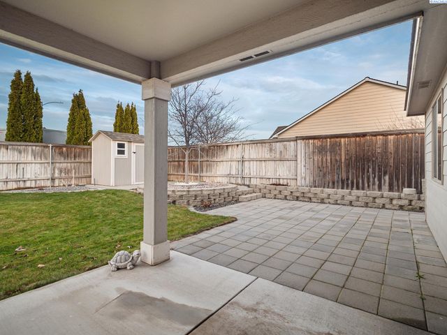 9101 Kent Pl, Pasco, WA 99301