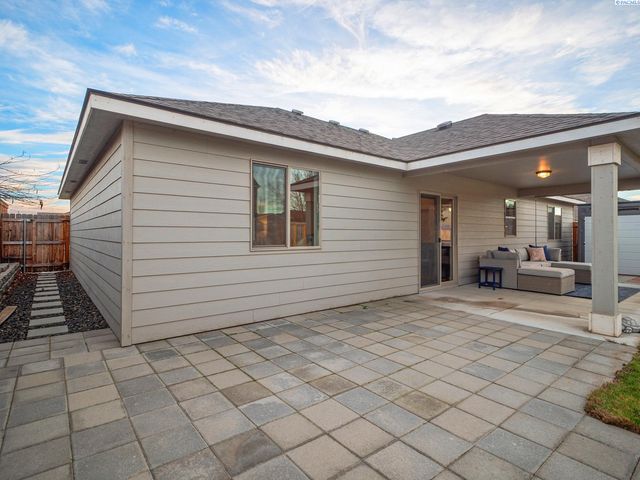 9101 Kent Pl, Pasco, WA 99301