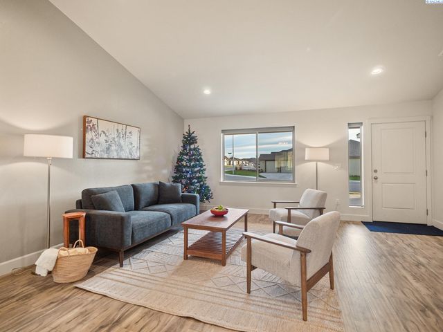 9101 Kent Pl, Pasco, WA 99301