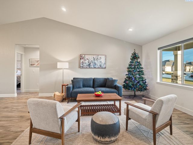 9101 Kent Pl, Pasco, WA 99301