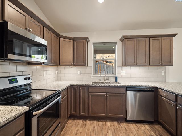 9101 Kent Pl, Pasco, WA 99301