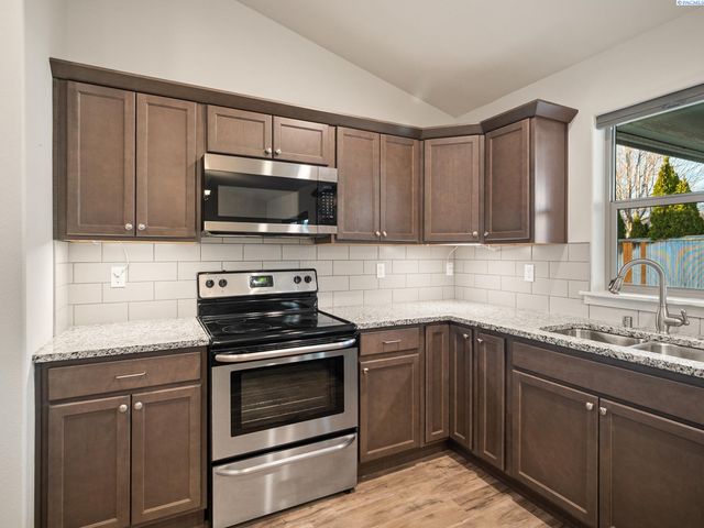 9101 Kent Pl, Pasco, WA 99301