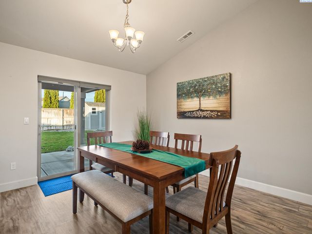 9101 Kent Pl, Pasco, WA 99301