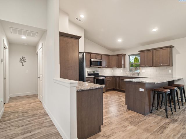 9101 Kent Pl, Pasco, WA 99301