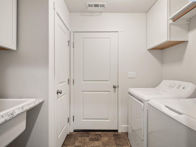 9101 Kent Pl, Pasco, WA 99301