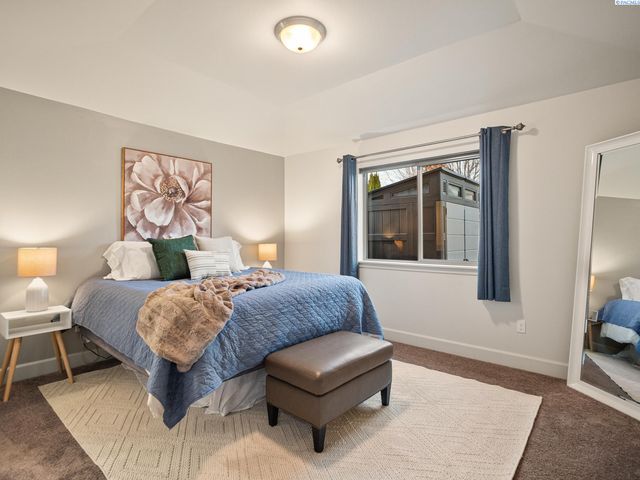 9101 Kent Pl, Pasco, WA 99301