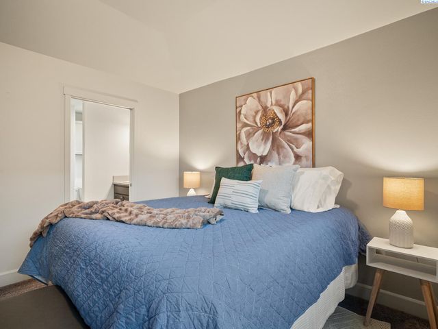 9101 Kent Pl, Pasco, WA 99301