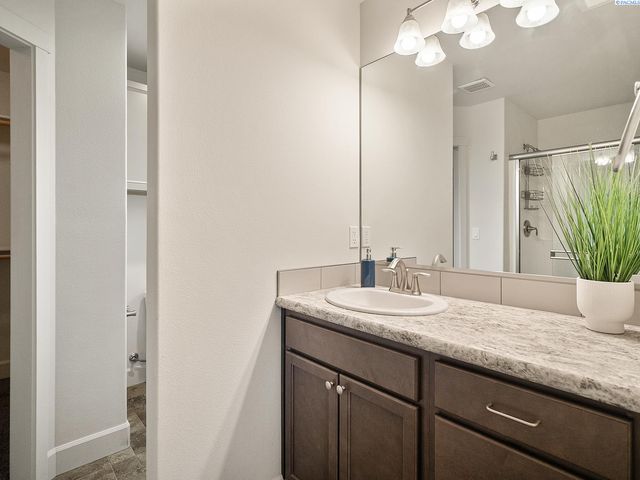 9101 Kent Pl, Pasco, WA 99301